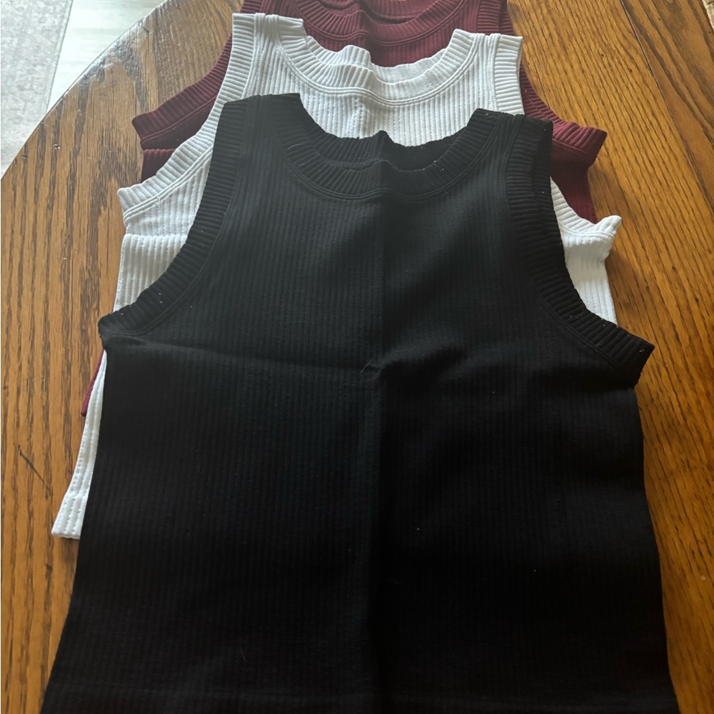 Like New Aura Ribbed Crop Tops